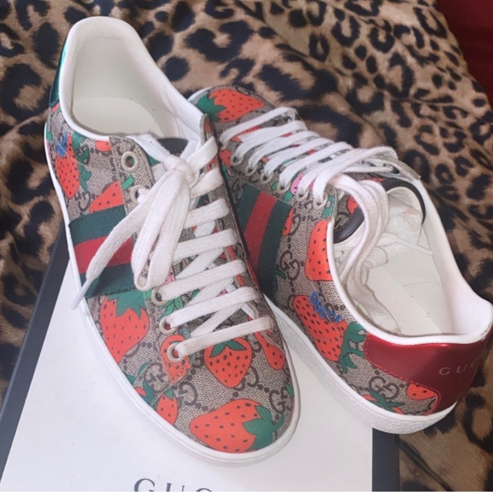 Youth Gucci shoes size 4 1/2 EURO 34.5